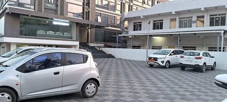 கோவை, ஈரோட்டில் பல்வேறு இடங்களில் வருமான வரித் துறையினா் சோதனை