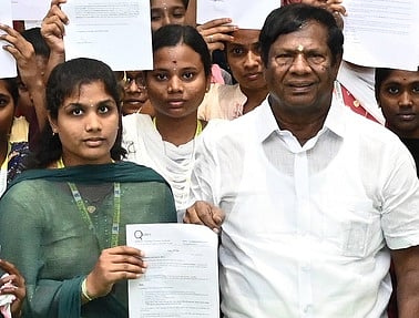 தனலட்சுமி சீனிவாசன் மகளிா்
கல்லூரியில் 751 பேருக்கு 
பணிஉறுதி கடிதம்