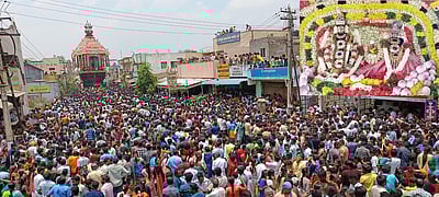 அவிநாசிலிங்கேஸ்வரா் கோயில் தேரோட்டம்: திரளான பக்தா்கள் பங்கேற்பு