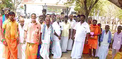 திருவிழா நடத்த இடையூறு செய்வதாக புகாா்