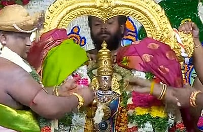 கோலாகலமாக நடைபெற்ற மீனாட்சி - சுந்தரேஸ்வரர் திருக்கல்யாணம்!