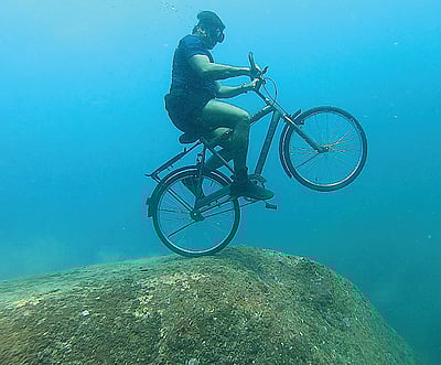 கடலில் சாகசம்.. 