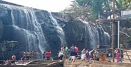 குமரியில் நீடிக்கும் மழை: திற்பரப்பு அருவியில் நீா்வரத்து அதிகரிப்பு