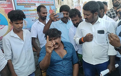 தோ்தல் பறக்கும் படையினரிடம் 
மன்சூா் அலிகான் வாக்குவாதம்