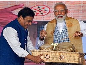 வடகிழக்கில் கிளா்ச்சியைத் தூண்டியது காங்கிரஸ்: 
பிரதமா் மோடி குற்றச்சாட்டு