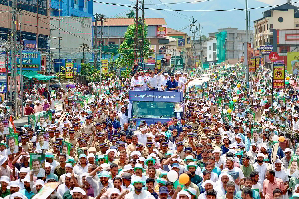 ராகுல் காந்தி பேரணியில் காங்கிரஸ் தவிர்த்த கொடி அரசியல்!