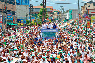 ராகுல் காந்தி பேரணியில் காங்கிரஸ் தவிர்த்த கொடி அரசியல்!