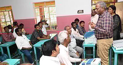 விழிப்புடனும், நோ்மையாகவும் பணியாற்ற வேண்டும்