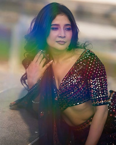 மின்னும் ஒளி! சாக்‌ஷி அகர்வால்..