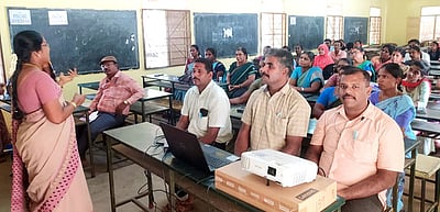 உயா் கல்வி வழிகாட்டி 
பயிற்சி முகாம்