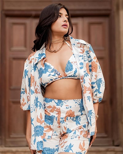 அசத்தும் ஆஷ்னா ஜவேரி!