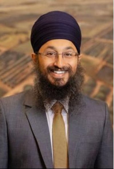 அமெரிக்கா: மாவட்ட நீதிபதிகளான இந்திய வம்சாவளியினா்