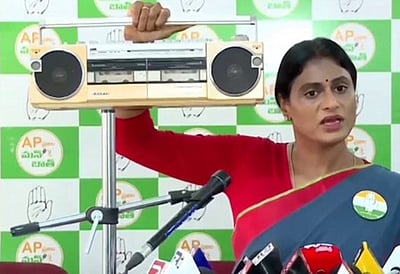 மக்கள் மனதின் குரலைக் கேளுங்கள்: மோடிக்கு ரேடியோ அனுப்பிய ஒய்.எஸ். ஷர்மிளா