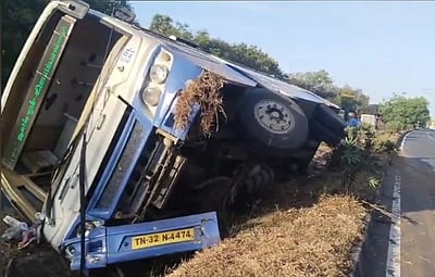 அரசுப் பேருந்து கவிழ்ந்து விபத்து: நல்வாய்ப்பாக உயிர் தப்பிய 60 பேர்!