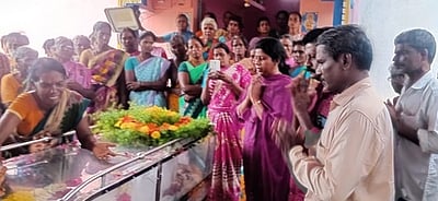 தொழிலாளி உடலுக்கு அரசு மரியாதை