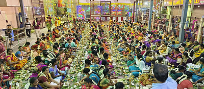 கோவில்பட்டி  பத்திரகாளியம்மன்
கோயிலில் 1,008 விளக்கு பூஜை