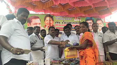 அதிமுக நல உதவிகள் அளிப்பு