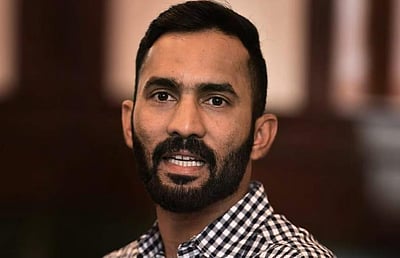 வர்ணனையாளராக தினேஷ் கார்த்திக் !