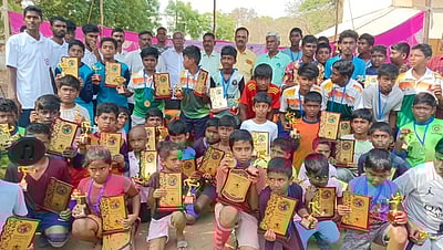 கோடைகால கால்பந்தாட்ட
பயிற்சி முகாம் நிறைவு