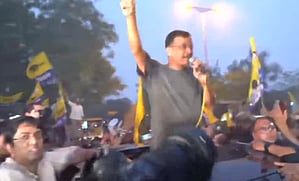 சிறையிலிருந்து வெளியே வந்தார் கேஜரிவால்!