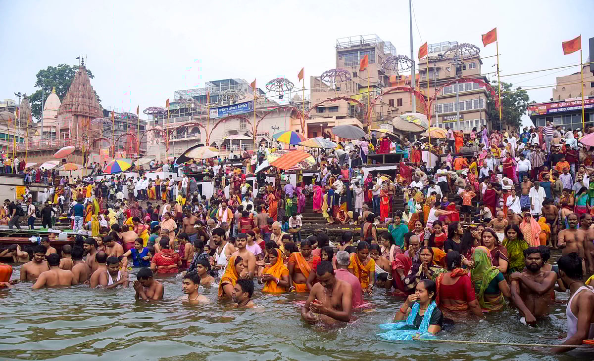 கங்கையில் புனித நீராடிய பக்தர்கள் - புகைப்படங்கள்