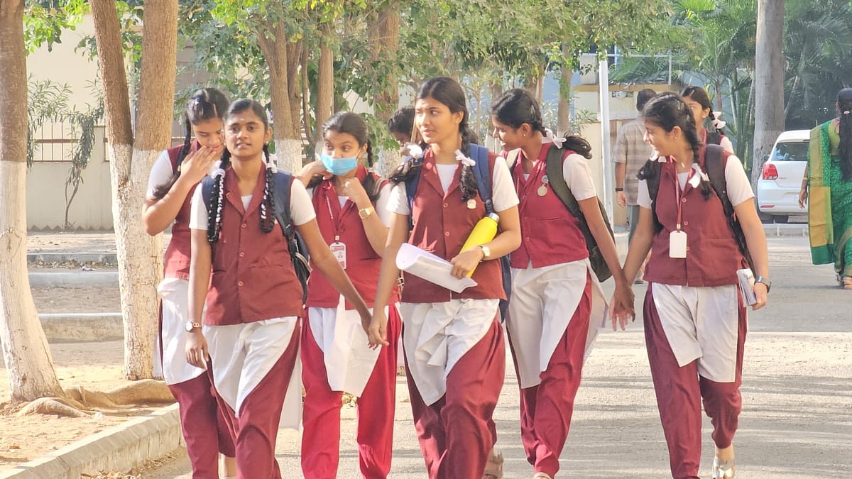பிளஸ் 2 தோ்வு முடிவுகள் வெளியீடு: 94.56% பேர் தேர்ச்சி! 