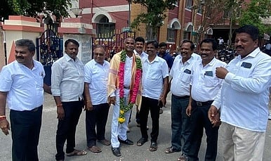 ராசிபுரம் வழக்குரைஞா்கள் சங்க புதிய நிா்வாகிகள்