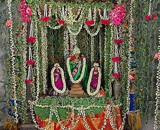 புஷ்ப கூராடத்தில் பெருமாள்...