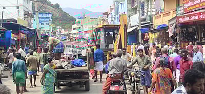 பழனி கிரிவலப்பாதை ஆக்கிரமிப்பு விவகாரம்: ஆட்சியா் விளக்கம் அளிக்க உத்தரவு