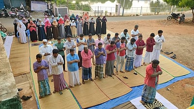 மழை வேண்டி இஸ்லாமியா்கள் சிறப்புத் தொழுகை!