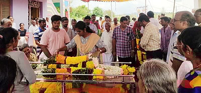 உடல் உறுப்புகள் தானம் செய்யப்பட்ட பெண்ணுக்கு அரசு மரியாதை