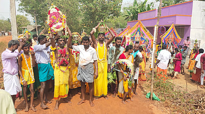 சேண்டிருப்பு, மாம்புள்ளி 
கோயில்களில் பால்குடம், காவடித் திருவிழா