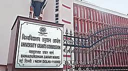 யுஜிசி விதிகளுக்கு முரணாக பட்டங்கள், படிப்புகள்: போலி கல்வி நிறுவனங்கள் குறித்து புகாா் அனுப்பலாம்