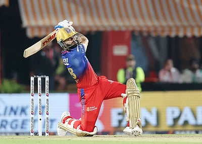 விராட் கோலி, ரஜத் படிதார் அதிரடி; பஞ்சாப் கிங்ஸுக்கு 242 ரன்கள் இலக்கு!