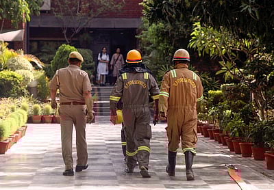 கலங்கடிக்கும் வெடிகுண்டு மிரட்டல்: எங்கிருந்து வருகிறது மின்னஞ்சல்?