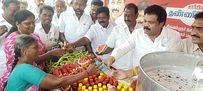 திருவள்ளூரில் திமுக தண்ணீா் பந்தல் திறப்பு