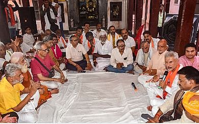 மோடிக்காக வாரணாசியில் திரளும் தலைவர்கள்!