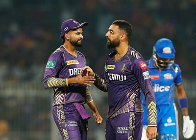 மும்பை இந்தியன்ஸின் வெற்றியை கடினமாக்கிய வருண் சக்கரவர்த்தி: ஆஸி. முன்னாள் வீரர்