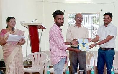 ஆா்வத்துடன் படித்தால்
போட்டித் தோ்வில் வெற்றி உறுதி 
 -ராமநாதபுரம் ஆட்சியா்