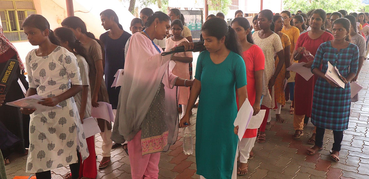 சிபிஎஸ்இ 12-ஆம் வகுப்பு வினாத் தாள் மதிப்பீடு விவகாரம்:
கல்வி அமைச்சக அதிகாரிகள் ஜூன் 2-இல் ஆஜராக நாடாளுமன்றக் குழு சம்மன்
