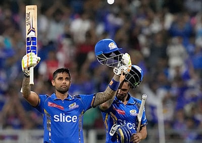 ரோஹித் சர்மாவின் சாதனையை சமன்செய்த சூர்யகுமார் யாதவ்!