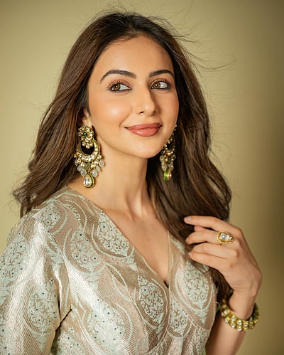 யாரைத் தேடுகின்றன கண்கள்?