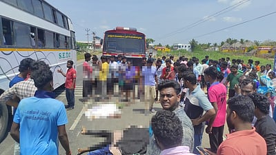 தரங்கம்பாடியில் சோகம்... வாகனத்தில் சென்ற மூன்று பேர் சாலை விபத்தில் பலி 