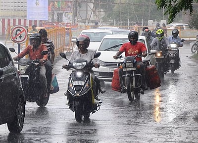 அடுத்த 2 மணி நேரத்துக்கு 4 மாவட்டங்களில் மிதமான மழை!