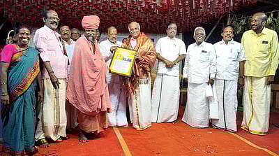 வாழ்கிறபோது எதையும் சிறப்பாக செய்பவா்களே மாமனிதா்கள்: குன்றக்குடி பொன்னம்பல அடிகளாா்