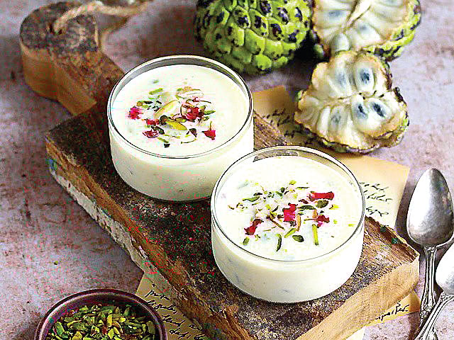 சீத்தாப்பழ மில்க் ஷேக்