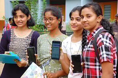 பத்தாம் வகுப்பு பொதுத் தோ்வு: 
கோவையில் 94.01 சதவீதம் போ் தோ்ச்சி