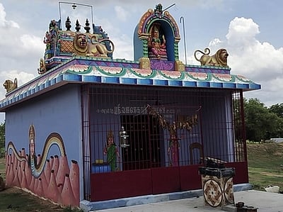 இரு கோயில்களில் நகை, பணம் திருட்டு