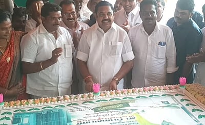 70வது பிறந்த நாளை கேக் வெட்டி கொண்டாடிய இபிஎஸ்... விஜய், அண்ணாமலை வாழ்த்து!