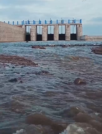 பாா்த்திபனூா் மதகணை இடது பிரதானக் கால்வாயில் சிவகங்கை மாவட்ட பாசனக் கண்மாய்களுக்கு தண்ணீா் திறப்பு